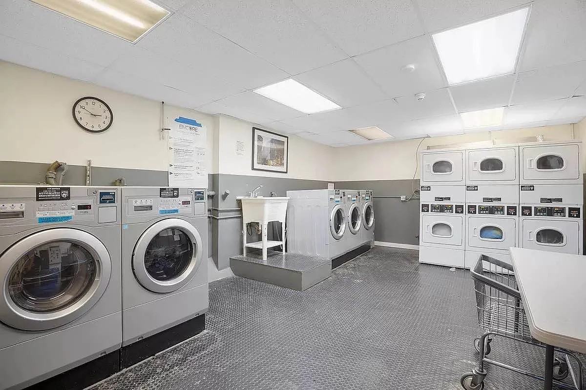 William St & John St #6E - Photo 5 of 5