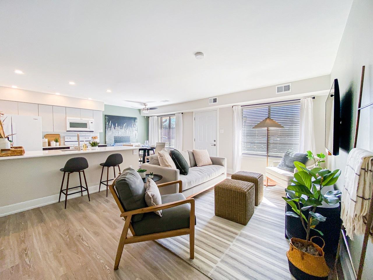 Buckingham Place - Photo 5 of 36