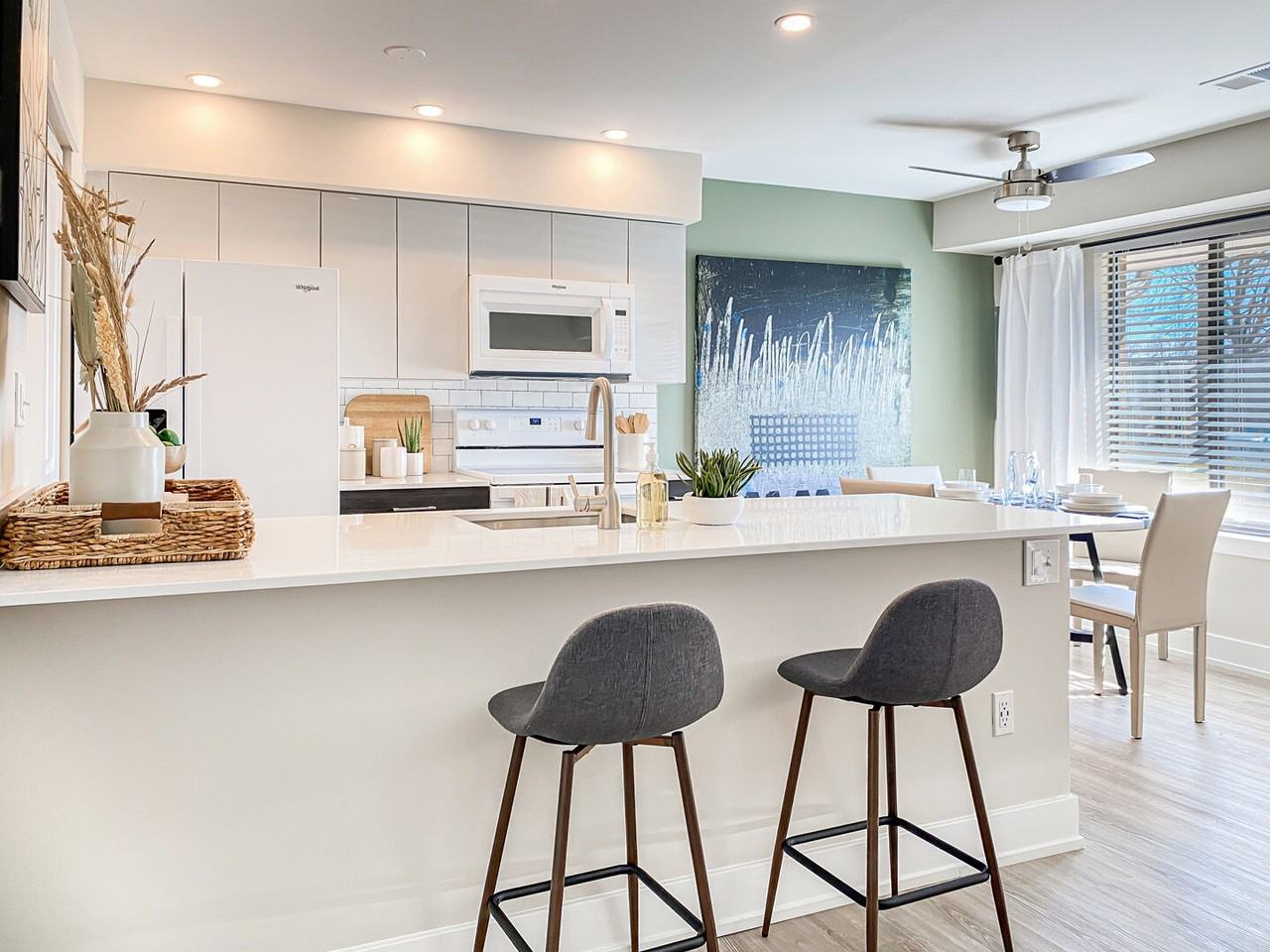 Buckingham Place - Photo 4 of 36