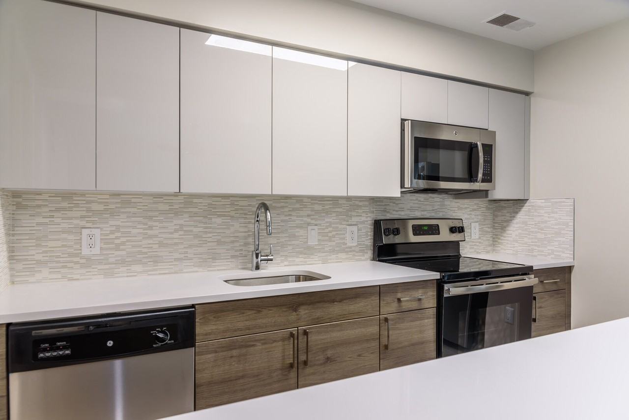 Exeter Village Apartments - Photo 4 of 41