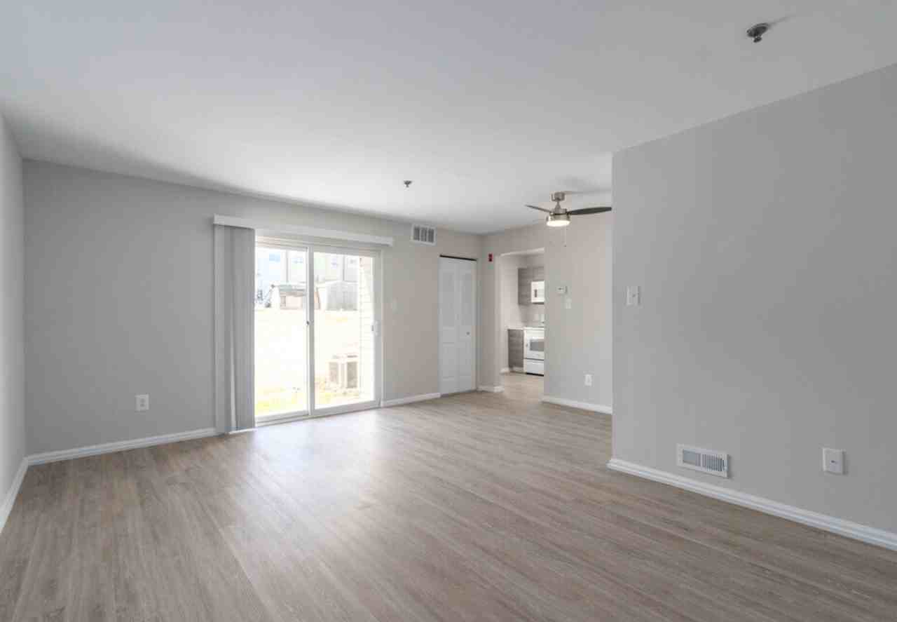 Sophias Place West - Photo 6 of 36