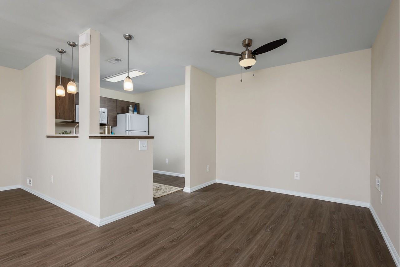 Sophias Place West - Photo 7 of 36