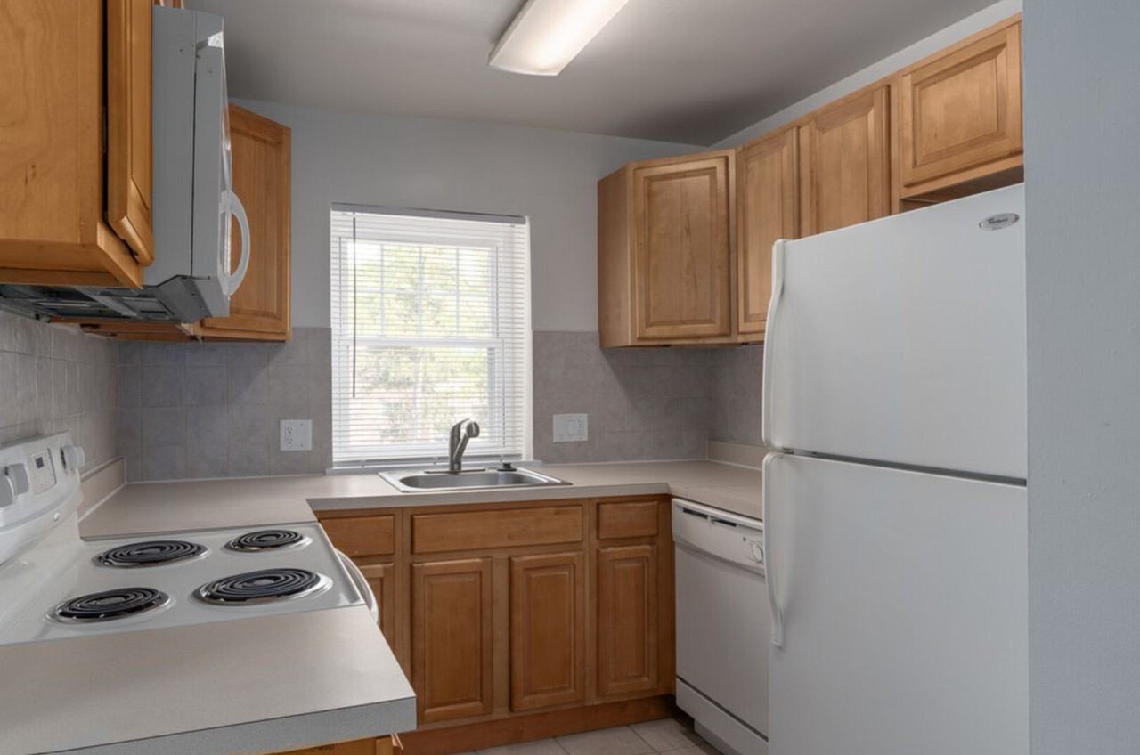 Spruce Court Apartments - Photo 5 of 21