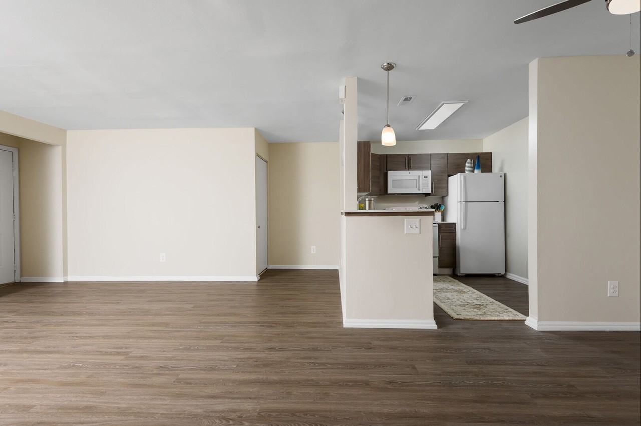 Sophias Place East - Photo 7 of 35