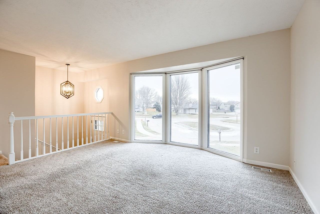 7926 Primrose Ct - Photo 4 of 26