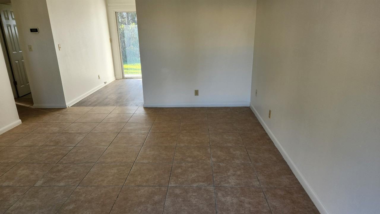 Oleander Drive, 405 - Photo 2 of 14