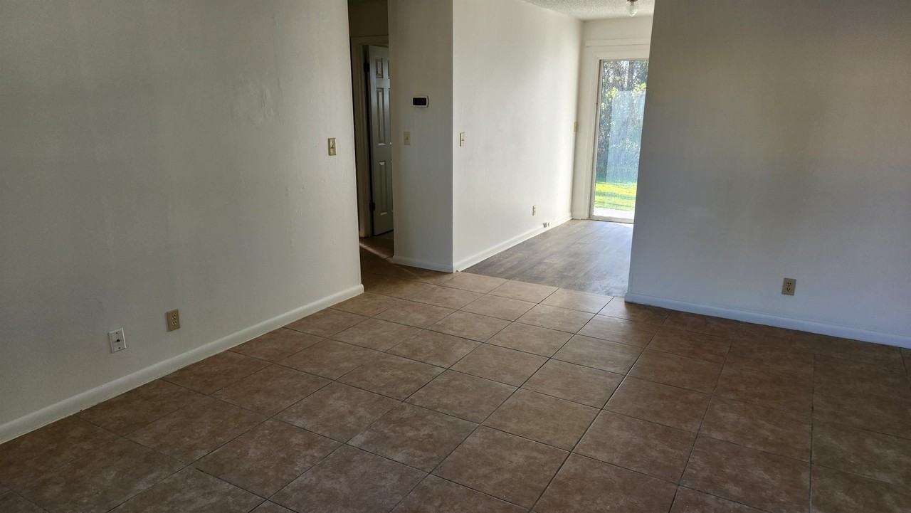 Oleander Drive, 405 - Photo 3 of 14