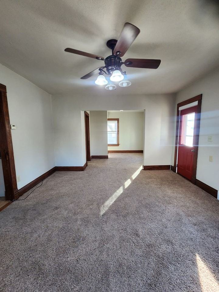 702 E 1st St - Photo 5 of 27