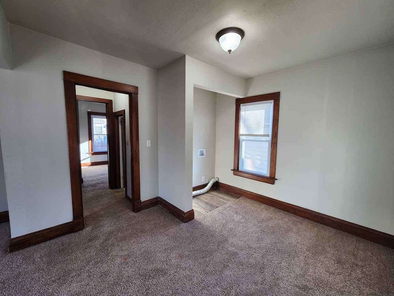 702 E 1st St - Photo 7 of 27