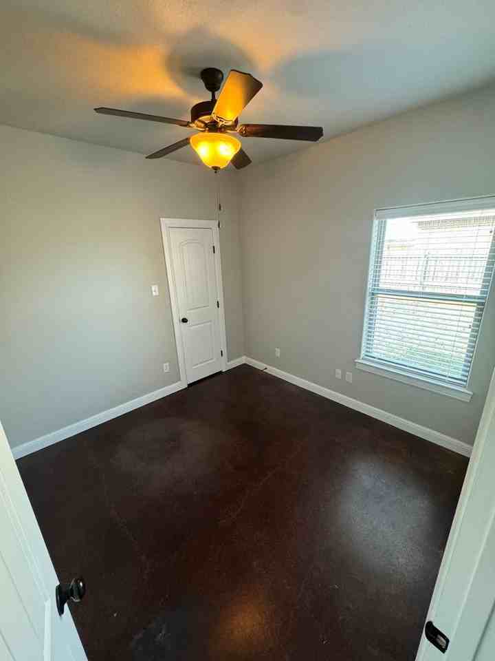 211 Walker Ln - Photo 5 of 13