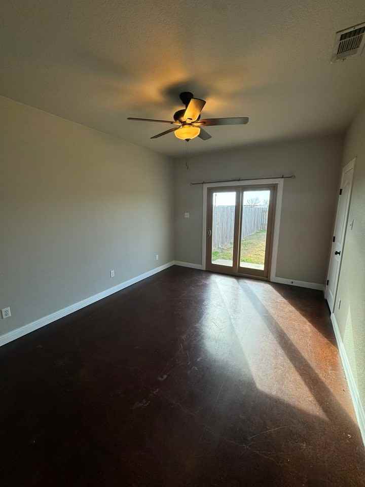 211 Walker Ln - Photo 4 of 13