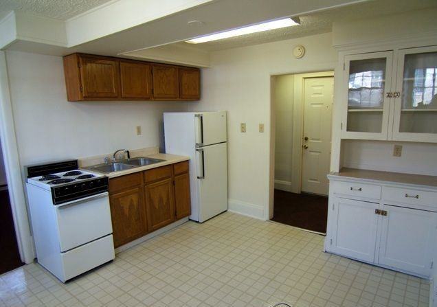 1550 E. Broad St. - Photo 3 of 15