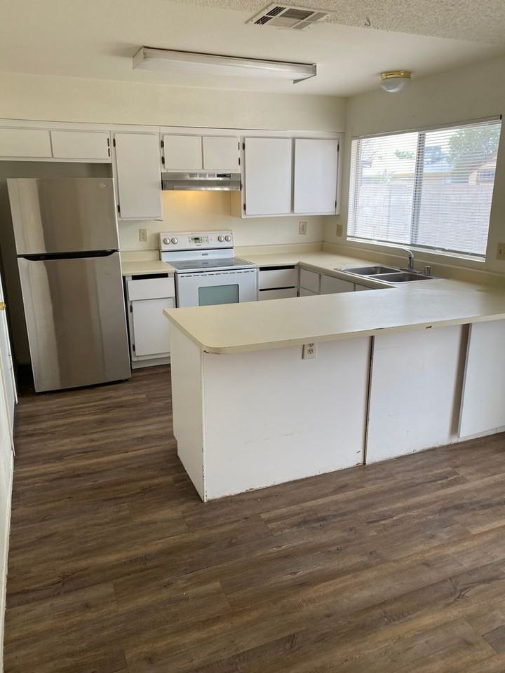 5233 W Altadena Ave - Photo 2 of 10