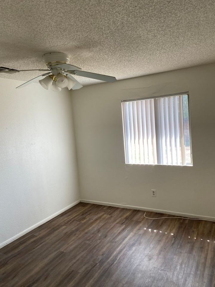 5233 W Altadena Ave - Photo 6 of 10