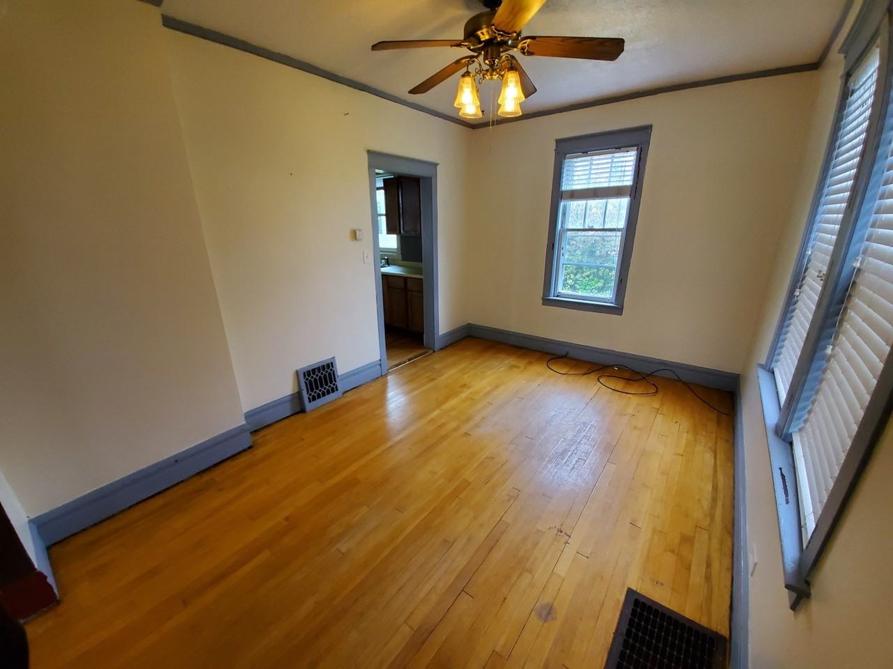 922 N 13th Ave E - Photo 6 of 14