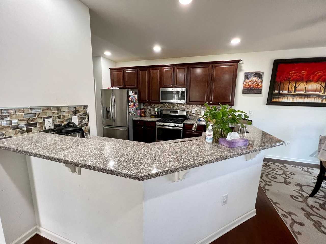 151 Fairfield Cir N - Photo 4 of 29