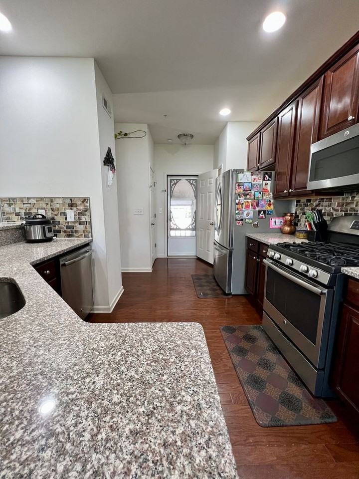 151 Fairfield Cir N - Photo 6 of 29