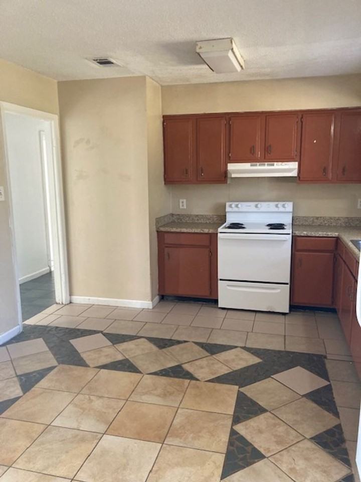 2601 Samuel St - Photo 4 of 11