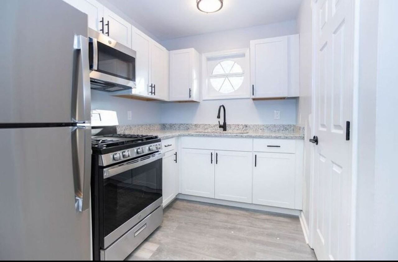 Miller Chateau Apartments - Photo 3 of 7