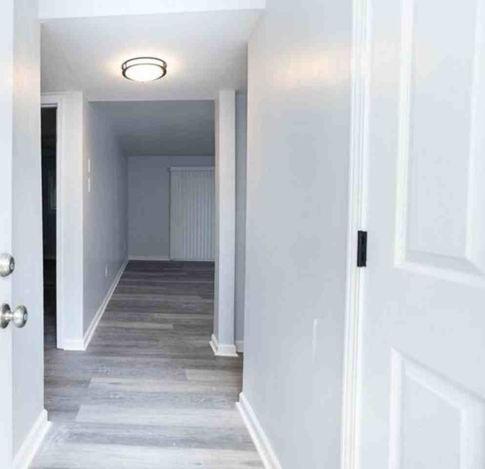 Miller Chateau Apartments - Photo 7 of 7