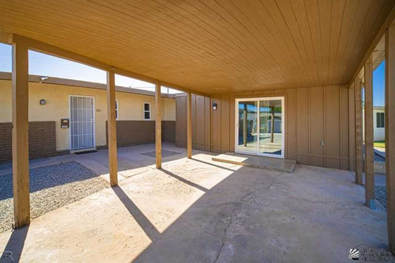 1911 W 18th St - Photo 3 of 22