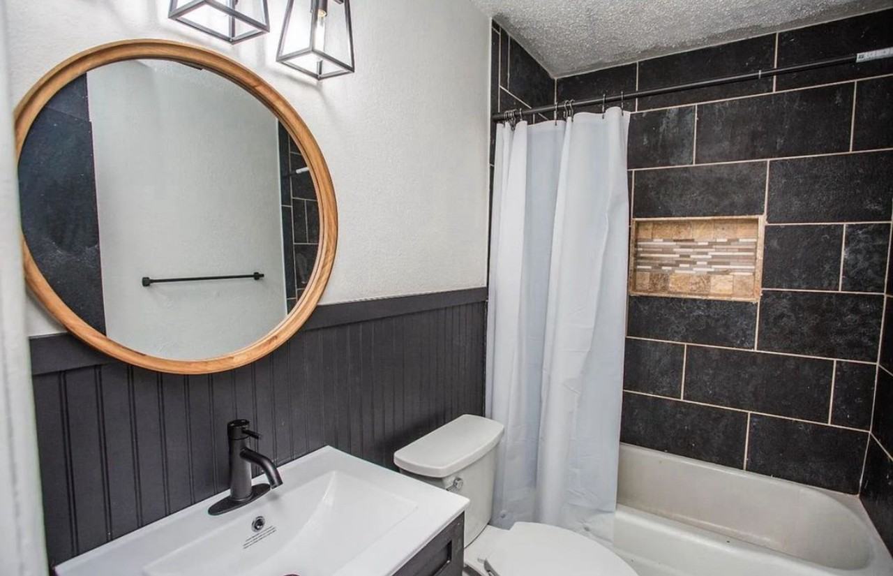 1621 70th St - Photo 3 of 13