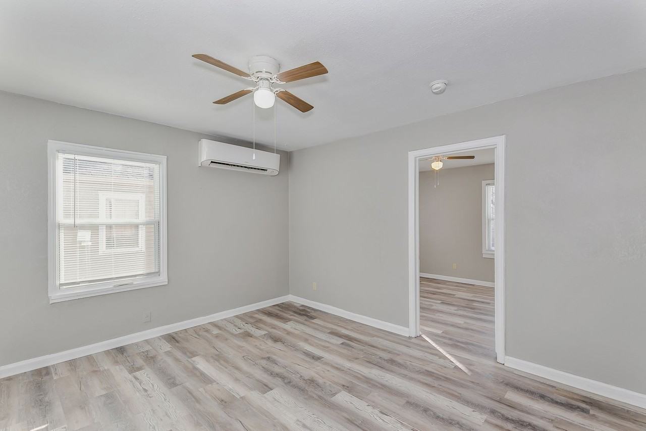 849 S Pershing St - Photo 7 of 8