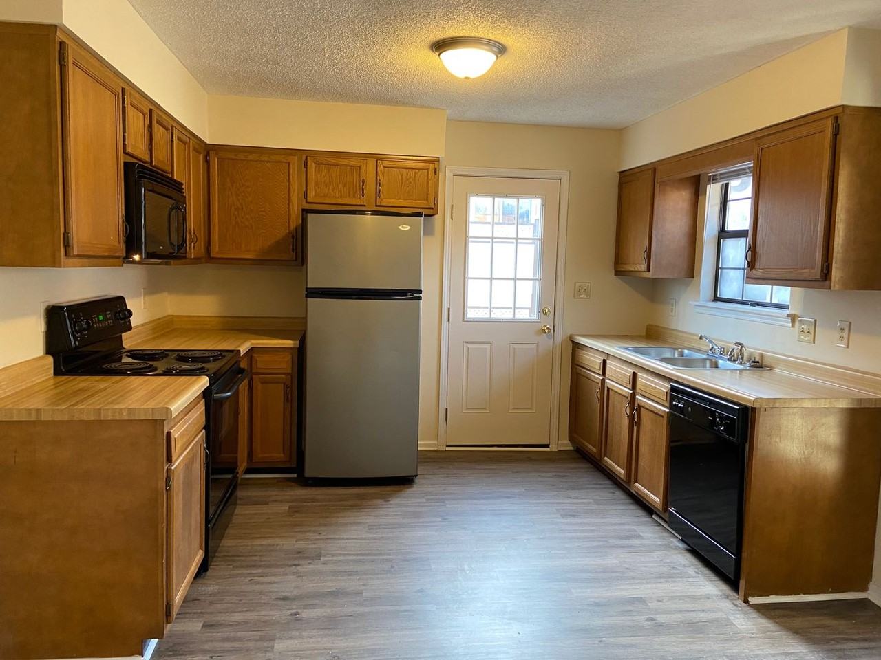 1945 Sandra St - Photo 5 of 15