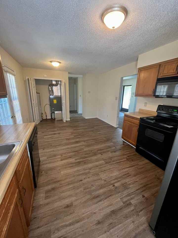 1945 Sandra St - Photo 7 of 15