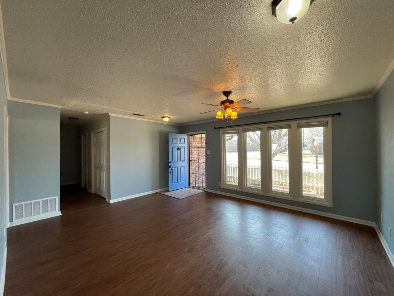 1800 Wilshire Dr - Photo 4 of 34