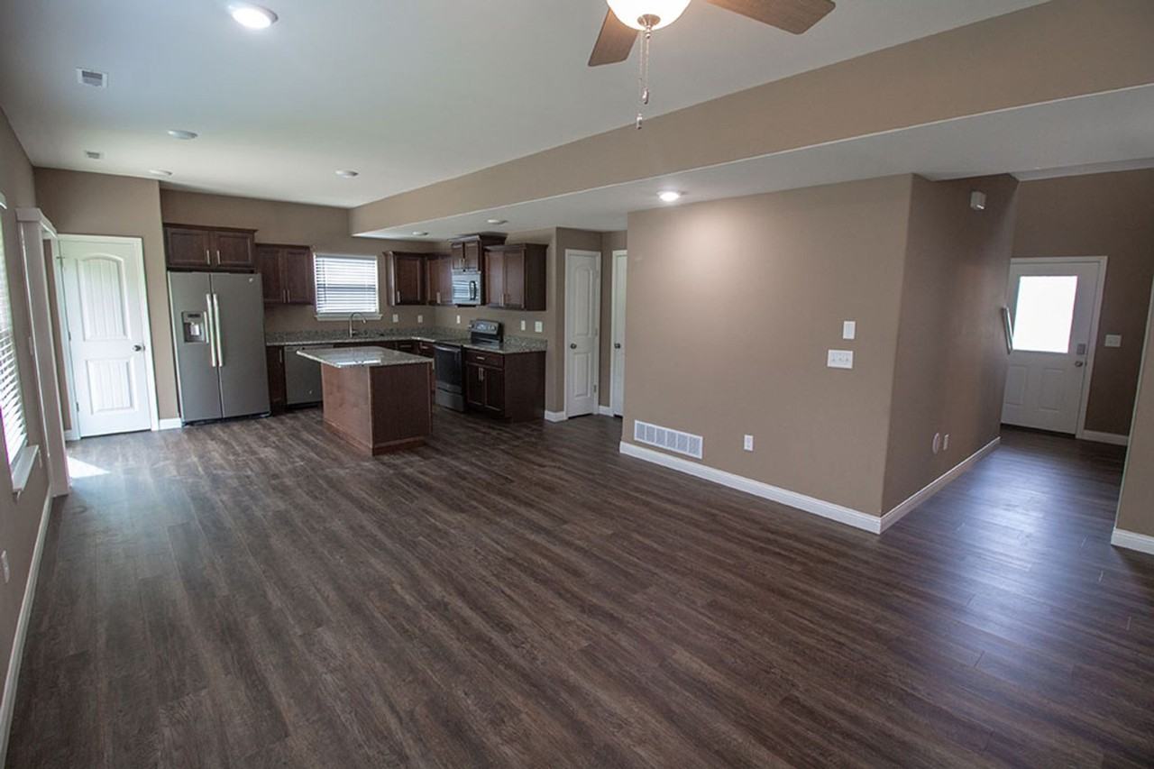 2810 Amberwood Ct - Photo 5 of 29