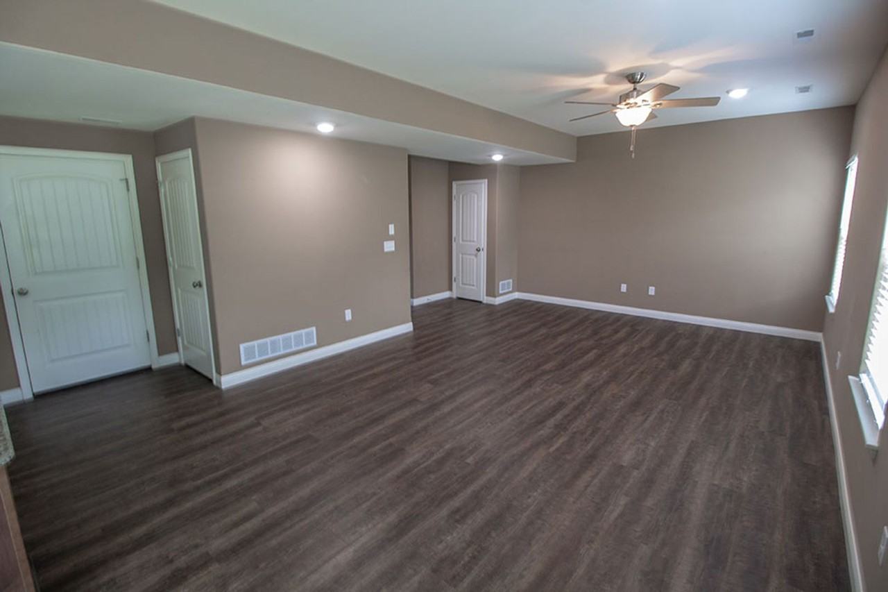 2810 Amberwood Ct - Photo 6 of 29