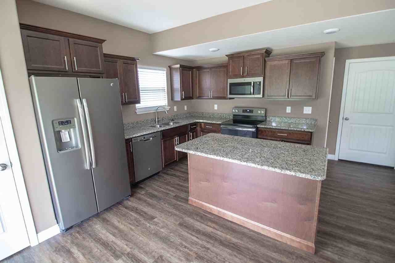 2810 Amberwood Ct - Photo 7 of 29