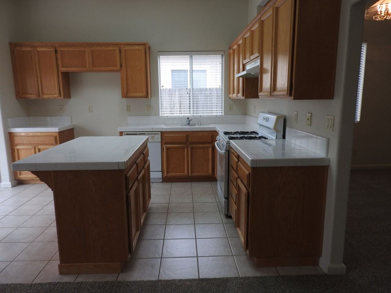 4049 Monte Verde Dr - Photo 4 of 21