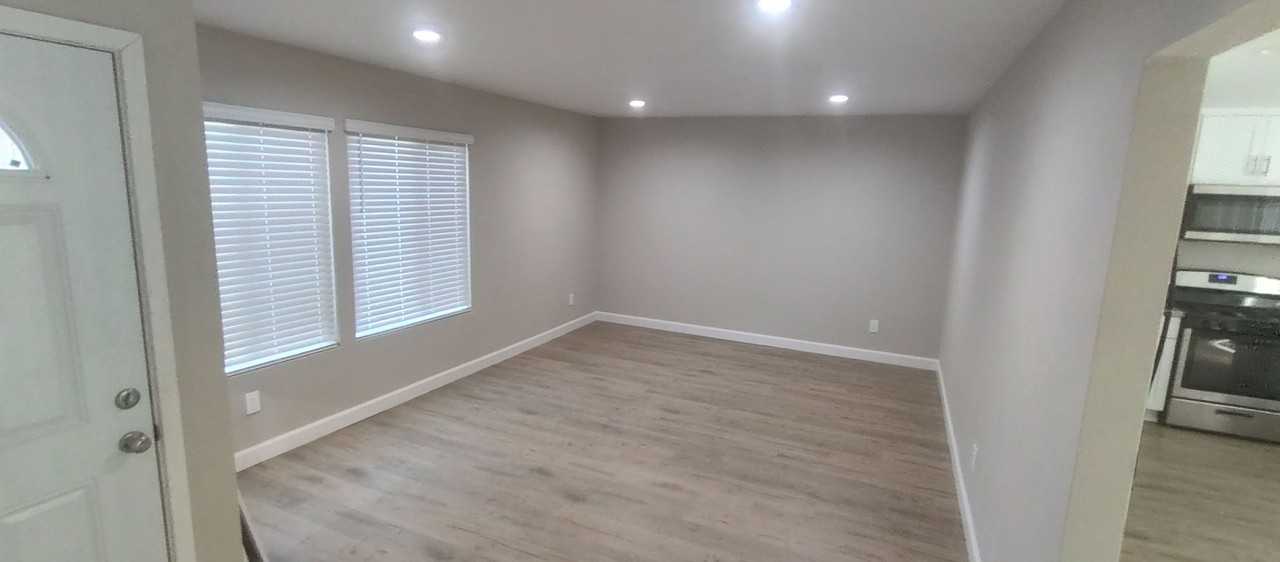 10466 Westchester Ave - Photo 2 of 13