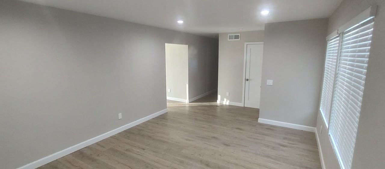 10466 Westchester Ave - Photo 4 of 13