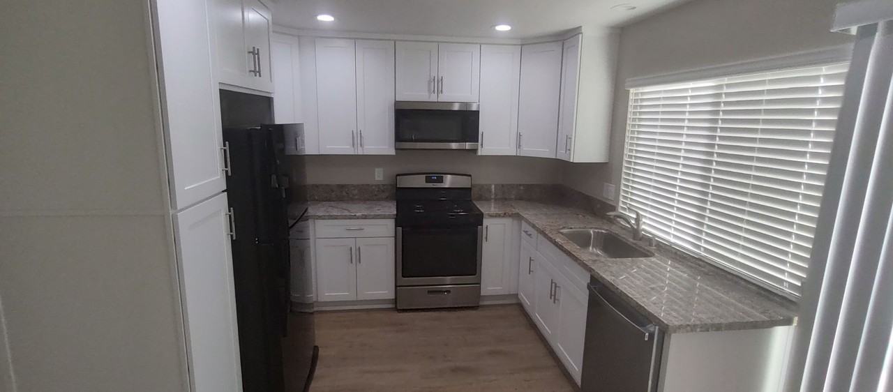 10466 Westchester Ave - Photo 5 of 13