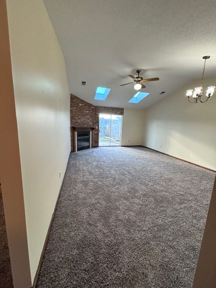 524 Independence Ct - Photo 4 of 11