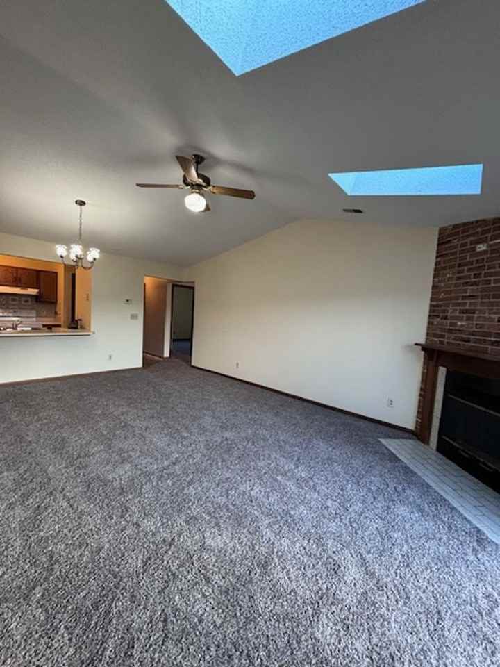 524 Independence Ct - Photo 5 of 11