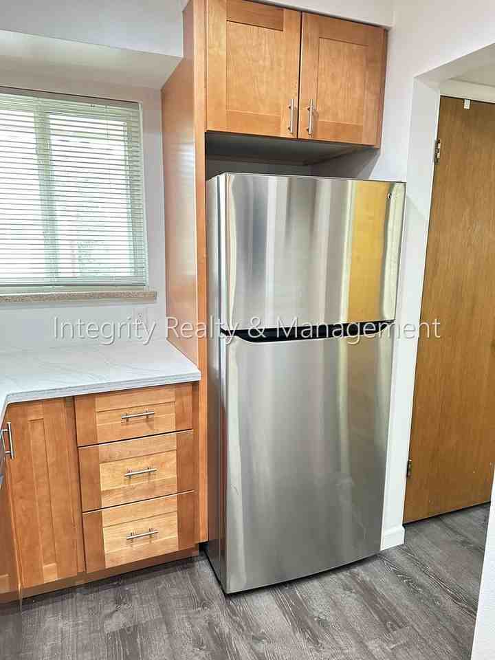 231 E Iliff Ave - Photo 4 of 38