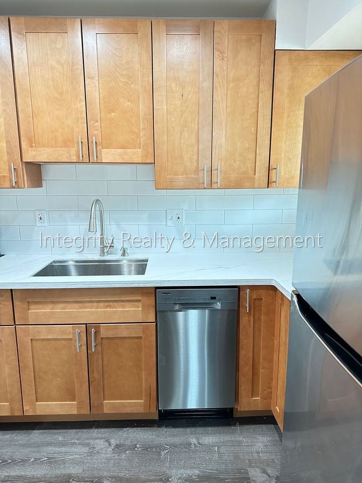 231 E Iliff Ave - Photo 5 of 38