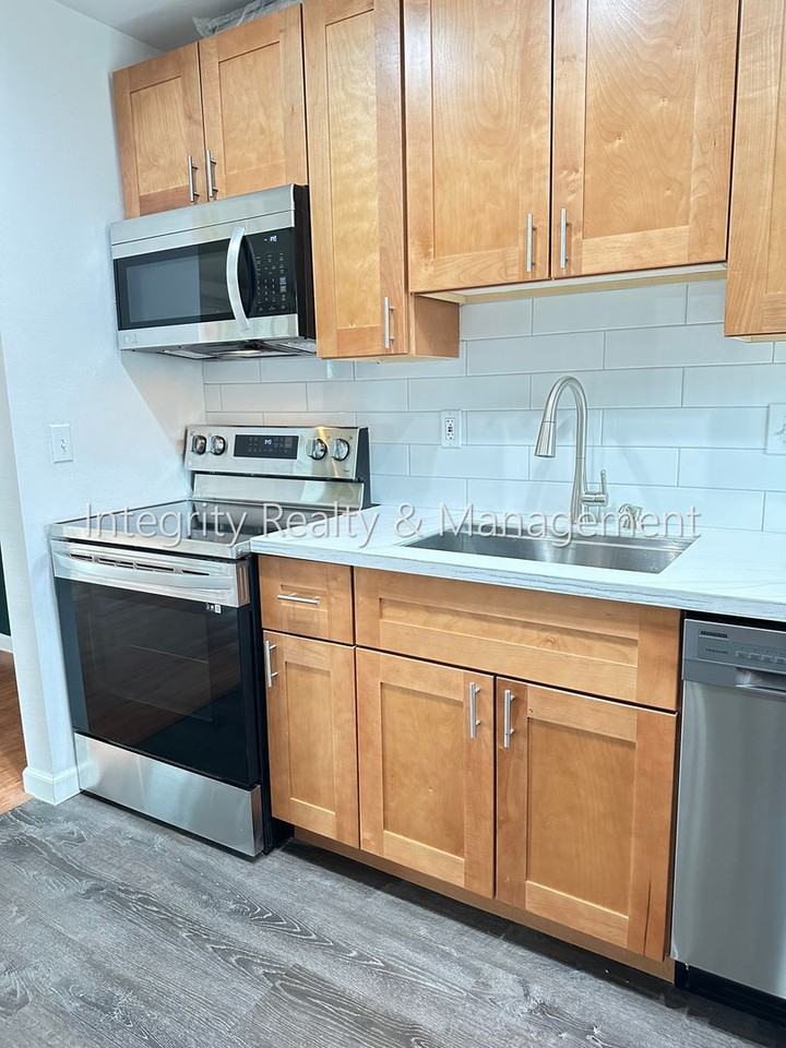 231 E Iliff Ave - Photo 6 of 38