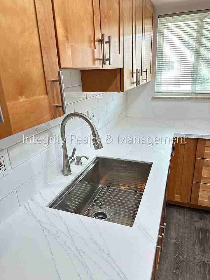 231 E Iliff Ave - Photo 7 of 38