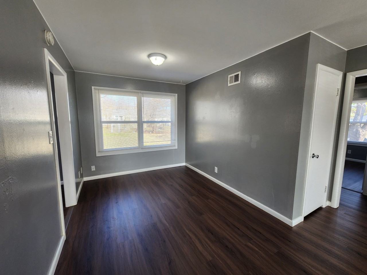 1214 Rose Dr - Photo 4 of 30