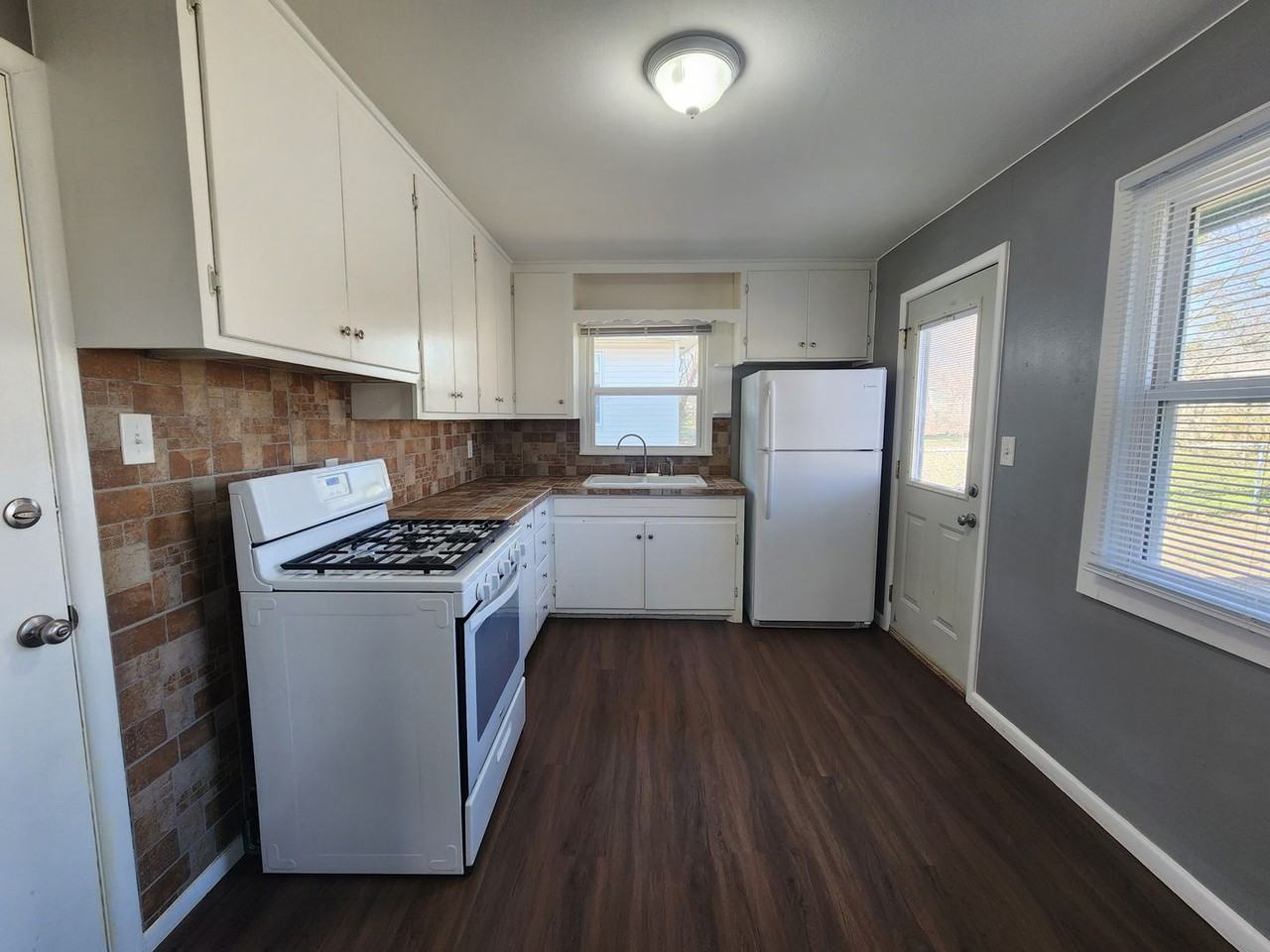 1214 Rose Dr - Photo 6 of 30