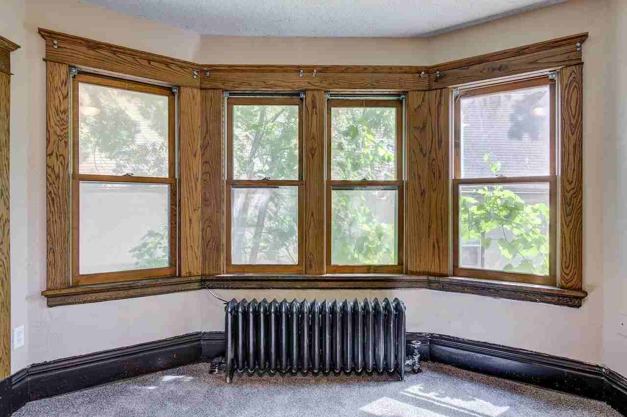 1727 Reaney Ave - Photo 4 of 6