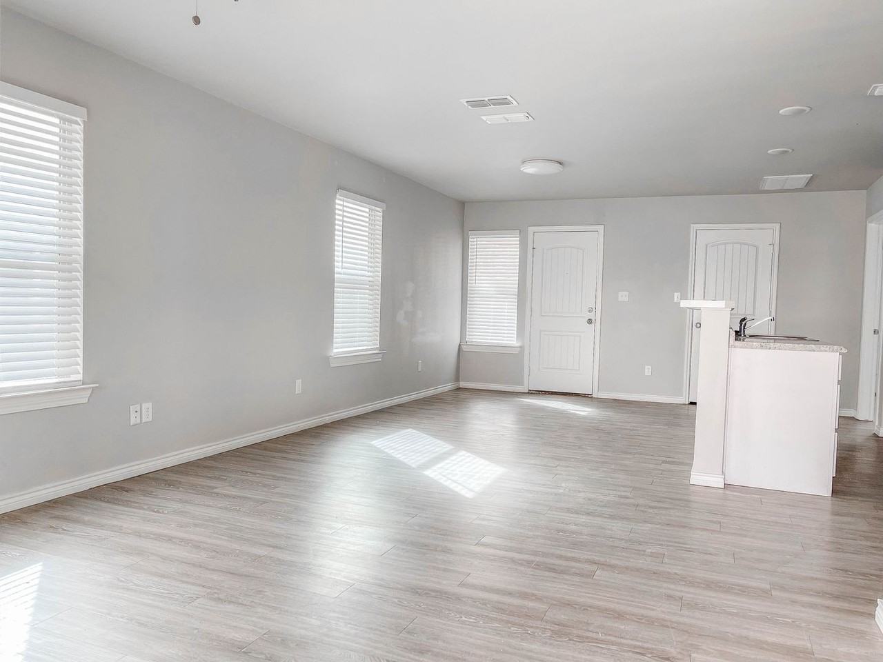 2406 Fir Ave - Photo 2 of 15