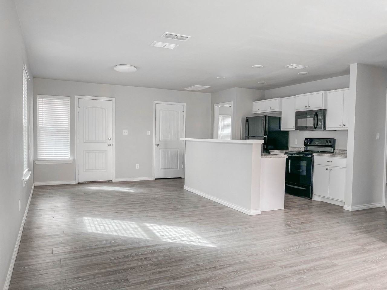 2406 Fir Ave - Photo 3 of 15