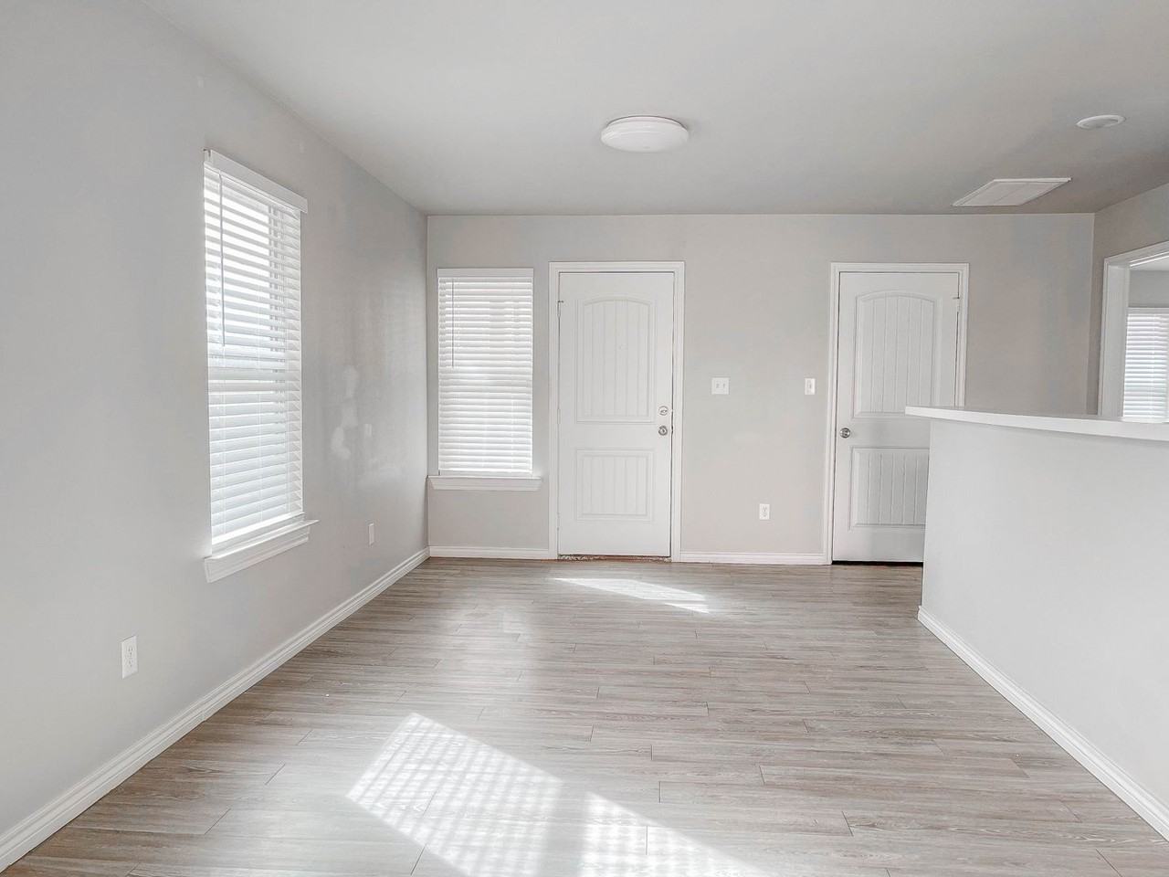 2406 Fir Ave - Photo 4 of 15