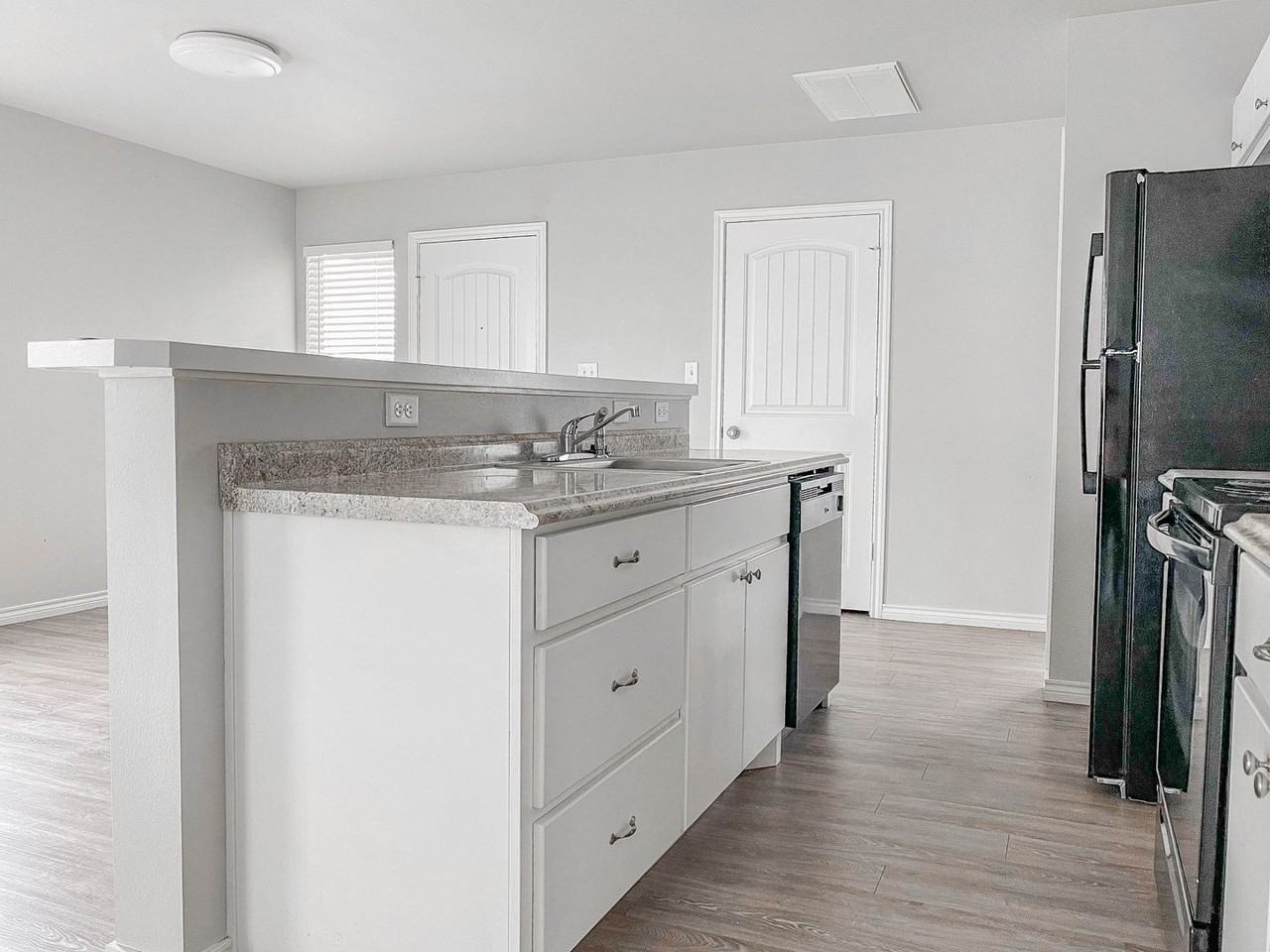 2406 Fir Ave - Photo 6 of 15